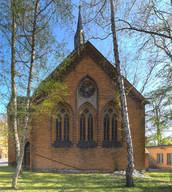 Nordseite der Kapelle mit Maßwerkfenstern Foto: Ilja Claus